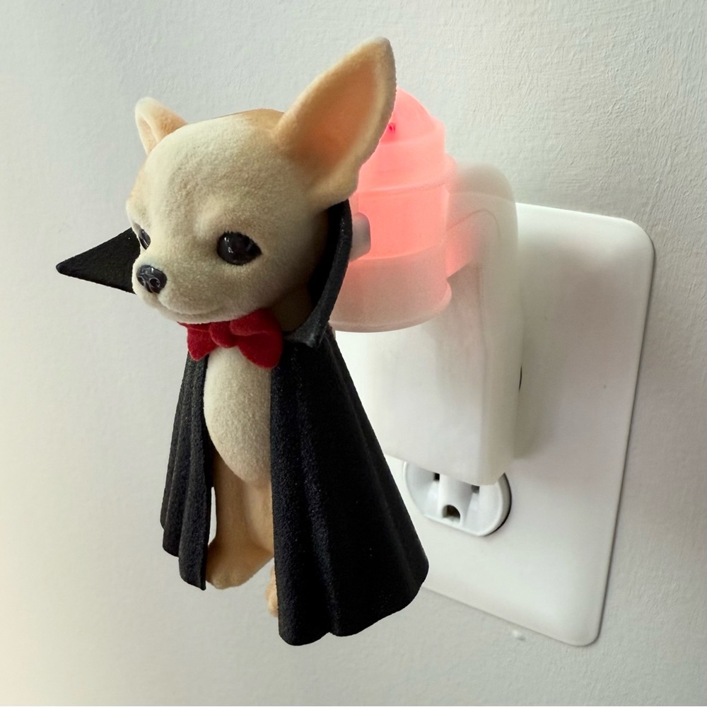 Bath & Body Works Chihuahua Vampire Wallflower - Picture 2 of 3